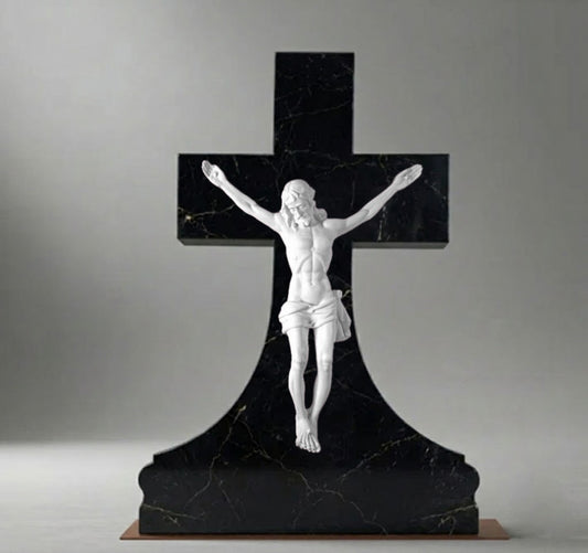 El Cristo con INRI modelo MR 6225 está elaborado en mármol sintético de alta resistencia, de 95 cm