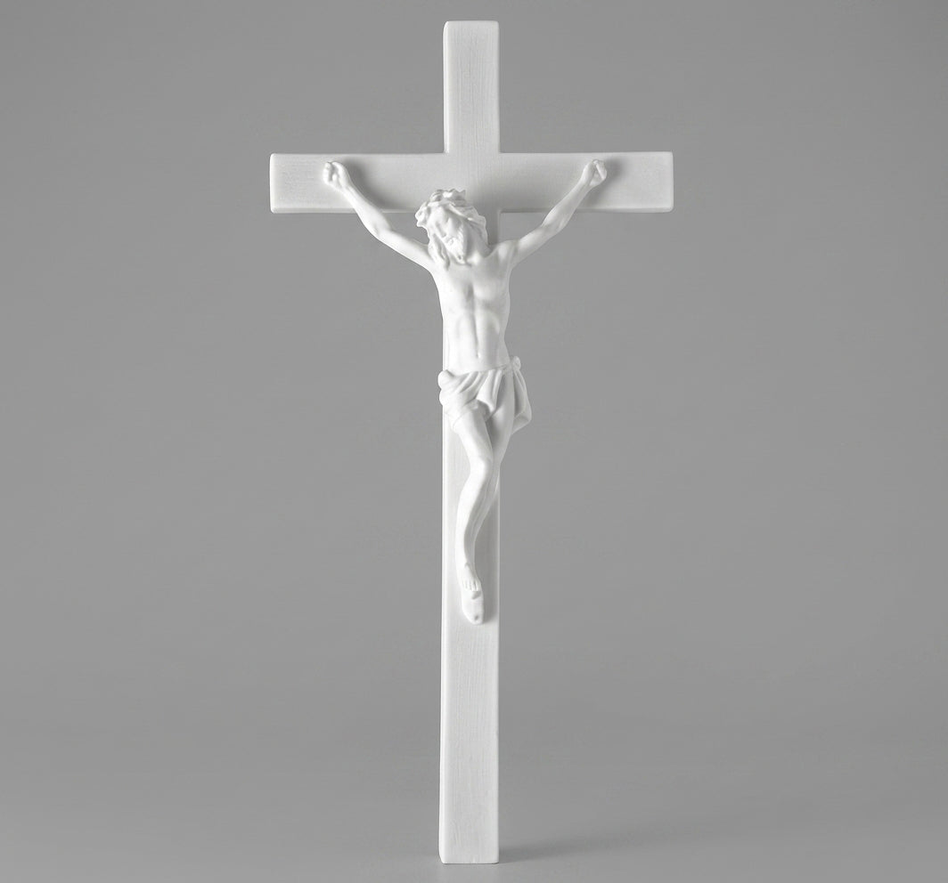 Cruz con Cristo en marmolina de 43 cm para la decoración de lápidas. Resistente y apta para uso exterior en cementerios.