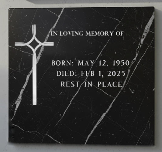 La cruz para decoración de lápidas modelo AI 2099 está elaborada en acero inoxidable de 3 cm, un material resistente, elegante y especialmente adecuado para exteriores