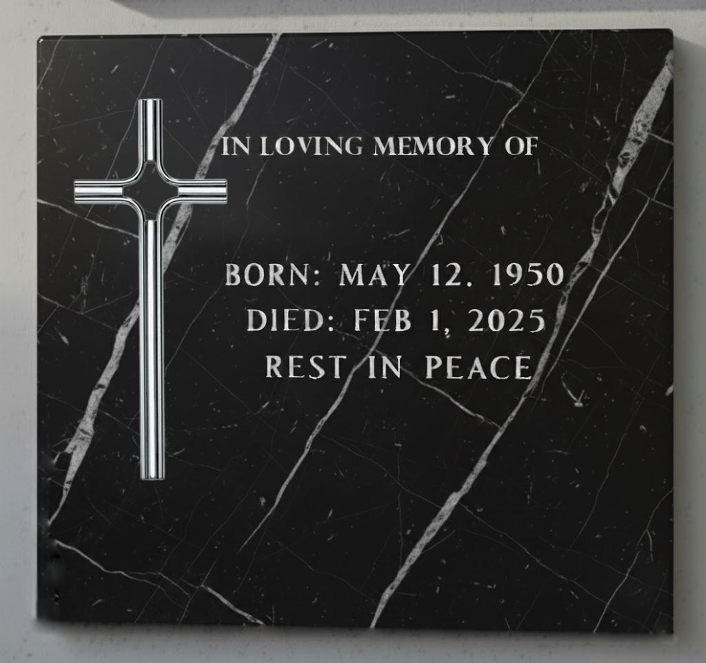 La cruz para decoración de lápidas modelo AI 2336 está fabricada en acero inoxidable, un material resistente, elegante y especialmente adecuado para exteriores.