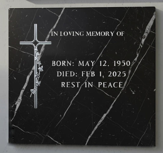 La cruz para decoración de lápidas modelo AI 2312 está fabricada en acero inoxidable, un material de gran resistencia y durabilidad ideal para su uso en exteriore