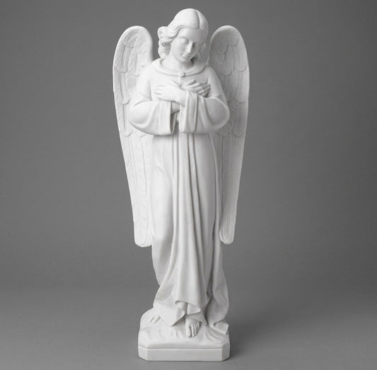 Escultura de Ángel de 70 cm en mármol sintético (marmolina) de alta resistencia. Modelo MR 6051 con sistema de fijación a suelo. Ideal para decoración en cementerios, lápidas o jardines. Calidad artesanal duradera. ¡Consulta stock!