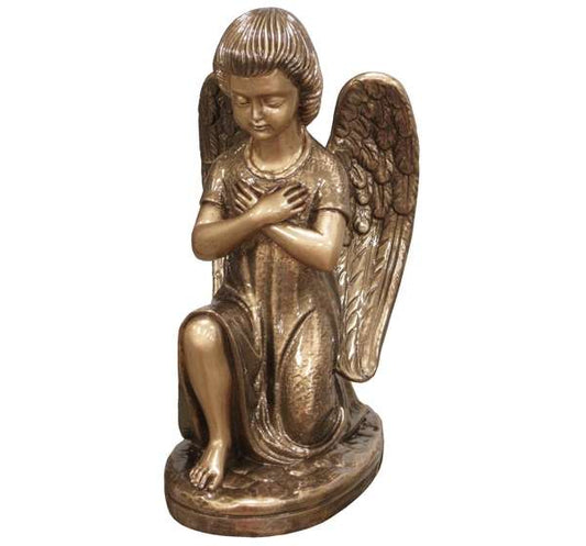Elegante escultura de ángel arrodillado en mármol sintético de alta calidad. Disponible en 25 y 38 cm. Acabado artesanal de gran detalle.