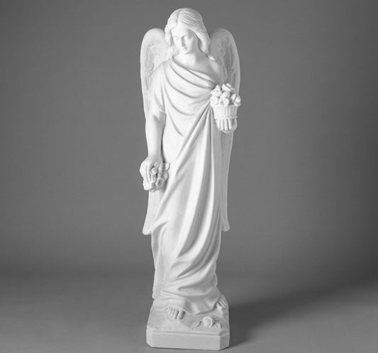 Embellece tu jardín o altar con nuestra escultura de ángel con cesta de flores. Disponible en 67 cm y 105 cm, esta pieza en mármol sintético combina resistencia a la intemperie con un diseño artístico detallado. ¡Elige el tamaño ideal para tu espacio!