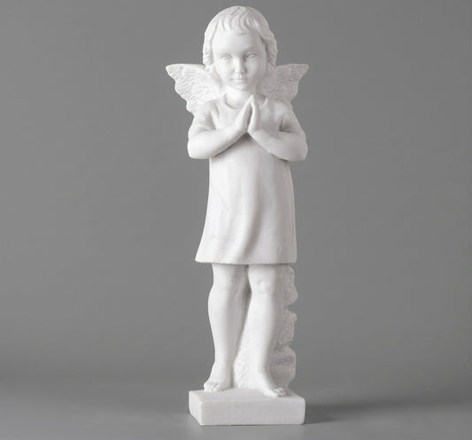 Aporta paz y serenidad con esta escultura de ángel rezando. Fabricada en mármol sintético de 30 cm con acabados finos y alta resistencia. Ideal para decoración de interiores, altares o exteriores. ¡Cómprala hoy!