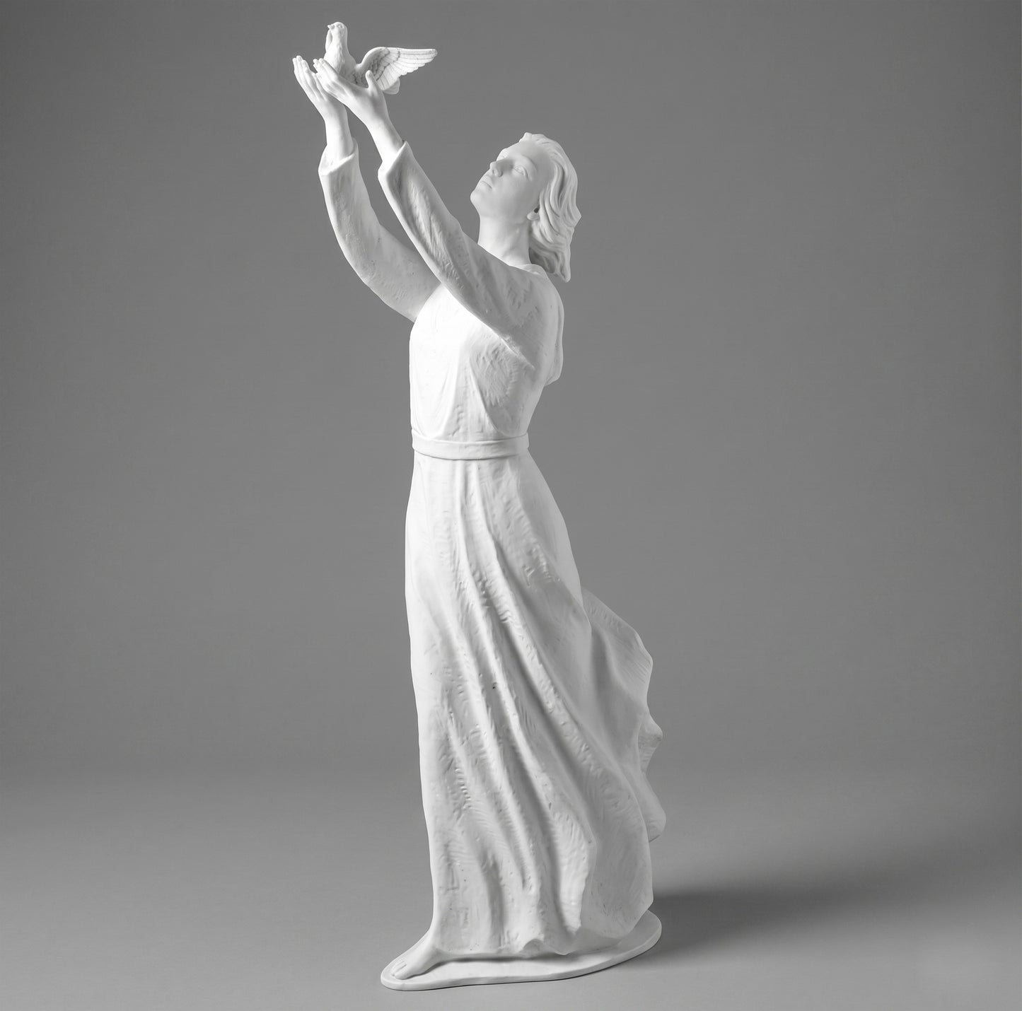 Monumental escultura de joven soltando una paloma (150 cm). Fabricada en mármol sintético de gran resistencia. Incluye fijación a suelo. Ref: MR 7424. ¡Consulte logística de envío!