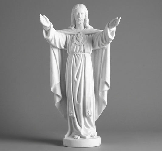 Encuentra la paz espiritual con la escultura del Sagrado Corazón de Jesús de 57 cm. Fabricada en mármol sintético de alta resistencia, esta pieza ofrece un acabado impecable y duradero para interiores o exteriores. ¡Lleva esta expresión de fe a tu hogar!