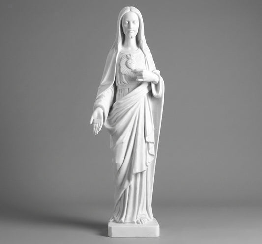 Escultura del Sagrado Corazón de Jesús en mármol sintético (62 y 95 cm). Incluye fijación a suelo, ideal para lápidas y exteriores. Calidad artesanal.