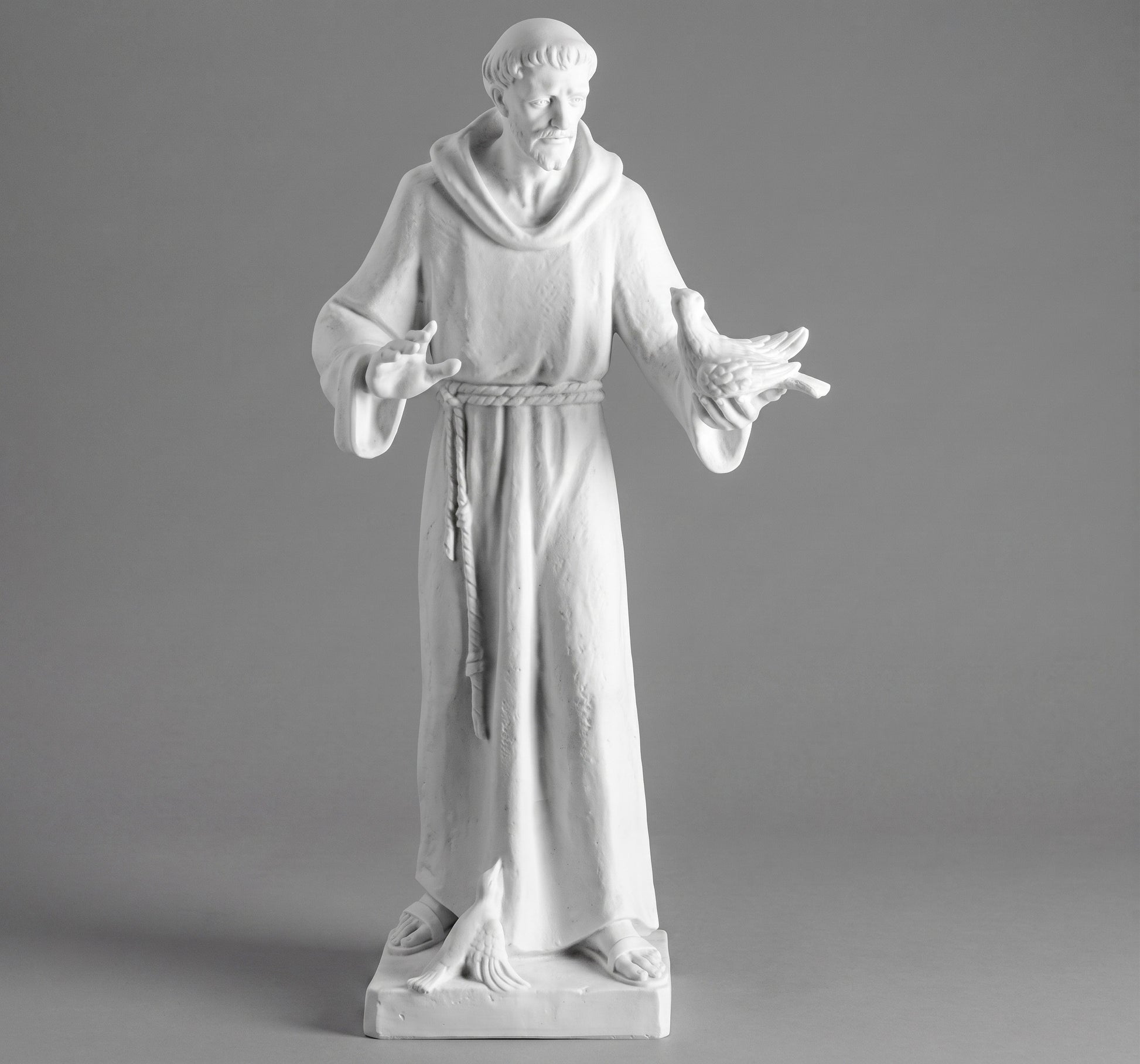 Adquiere esta elegante escultura de San Francisco (85 cm) en mármol sintético. Acabado artesanal de alta durabilidad, ideal para decoración interior y jardines.