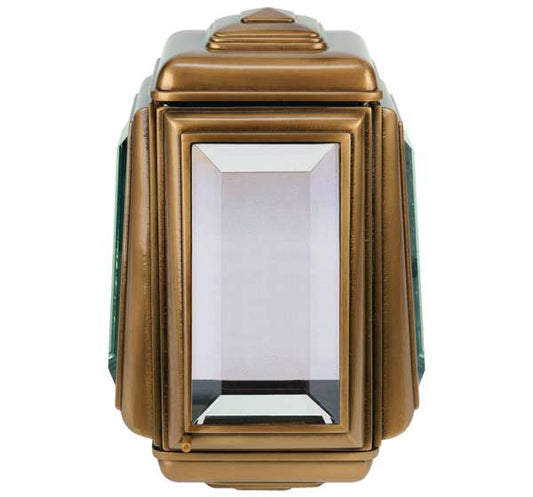 Farol funerario de bronce con cristales biselados para velas. Altura 21 cm, portavelas resistente para exterior, ideal para lápidas y panteones. Envío a toda España.