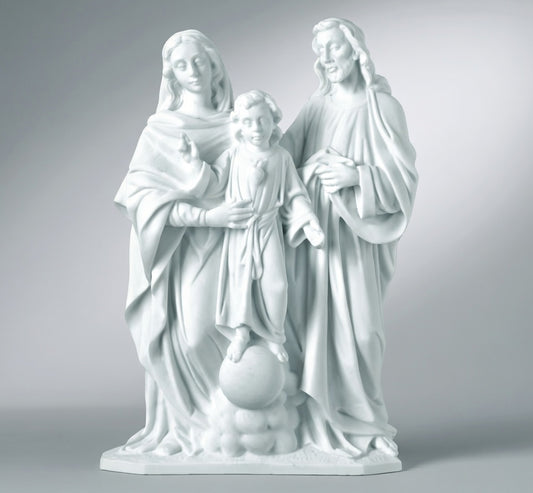 Imagen religiosa de la Sagrada Familia en mármol sintético modelo MR 6344, diseñada para la decoración de lápidas grandes, nichos y frentes de panteón con alta durabilidad.