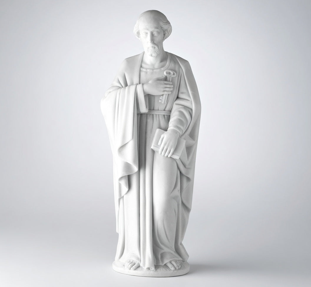 Imagen religiosa de San Pedro en mármol sintético modelo MR 6072, diseñada para la decoración de lápidas, nichos y arte funerario con acabado de alta resistencia.