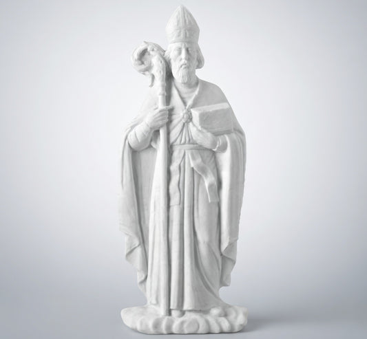 Compra esta figura de San Agustín en marmolina de 37 cm. Cuenta con dorso plano para pegar fácilmente en lápidas, garantizando máxima resistencia al clima.