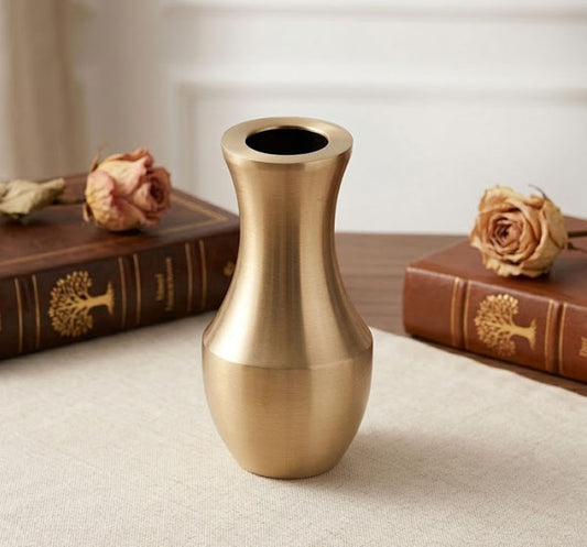 Mini urna relicario modelo UR 3690 con diseño de florero para pared fabricado en bronce, ideal para cenizas y homenaje con flores frescas.