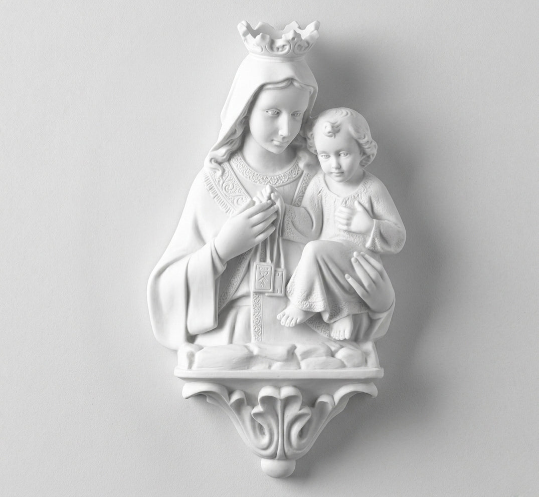 Compra este gran busto de la Virgen del Carmen en marmolina de 40 cm. Relieve plano de alta resistencia exterior, ideal para lápidas y panteones. Envío seguro.