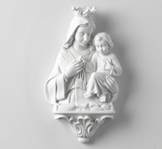 Compra este gran busto de la Virgen del Carmen en marmolina de 40 cm. Relieve plano de alta resistencia exterior, ideal para lápidas y panteones. Envío seguro.