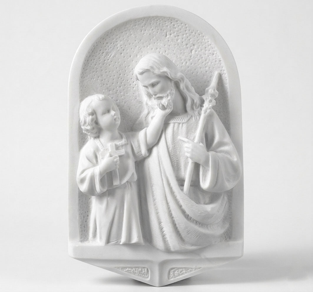 Imagen religiosa de San José modelo MR 6734 en mármol sintético, disponible en dos colores, diseñada para ornamentación de arte funerario.