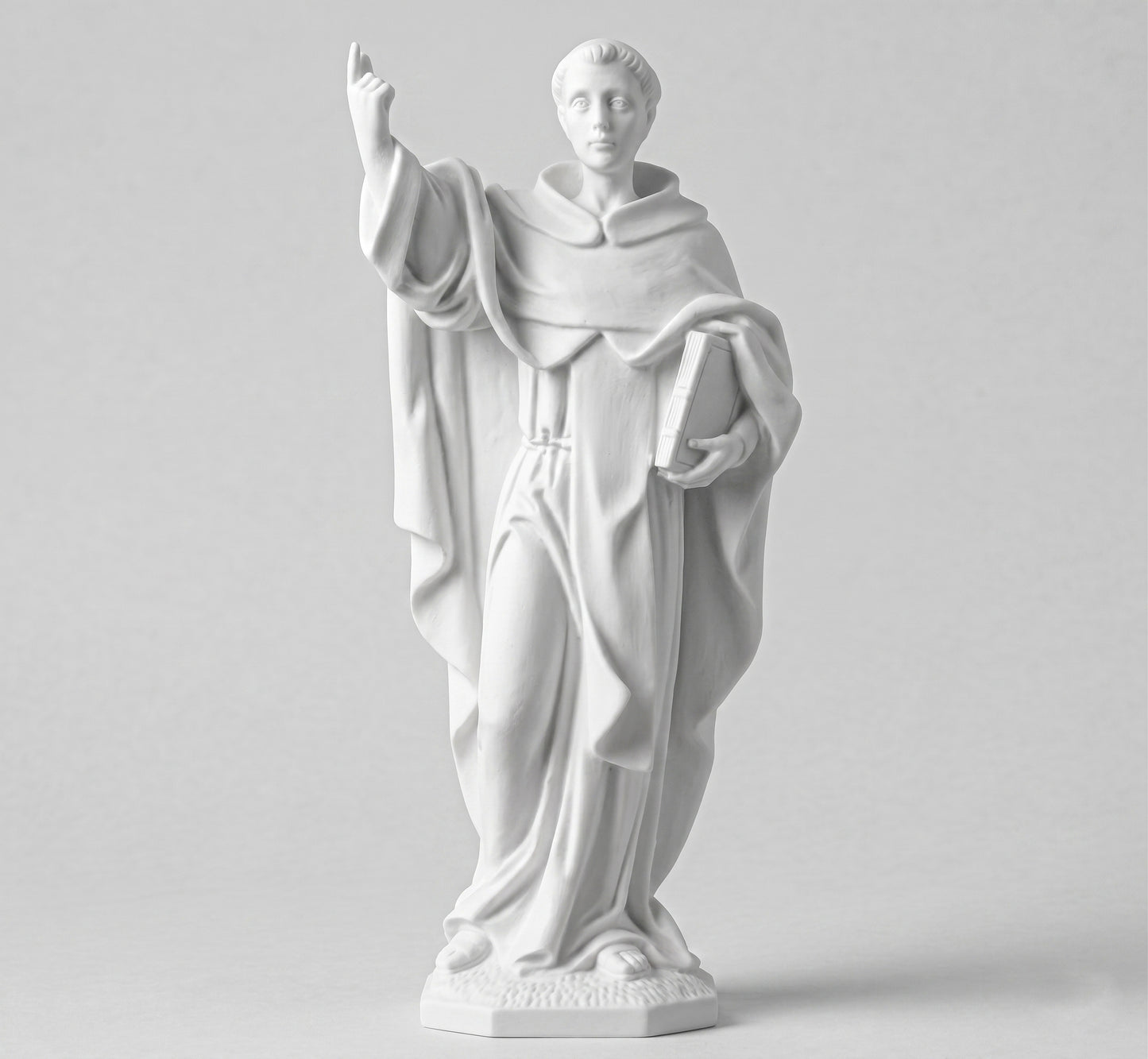 Compra la imagen de San Vicente en marmolina de 37 cm. Relieve plano de alta resistencia exterior, ideal para instalar de forma segura en lápidas y nichos.