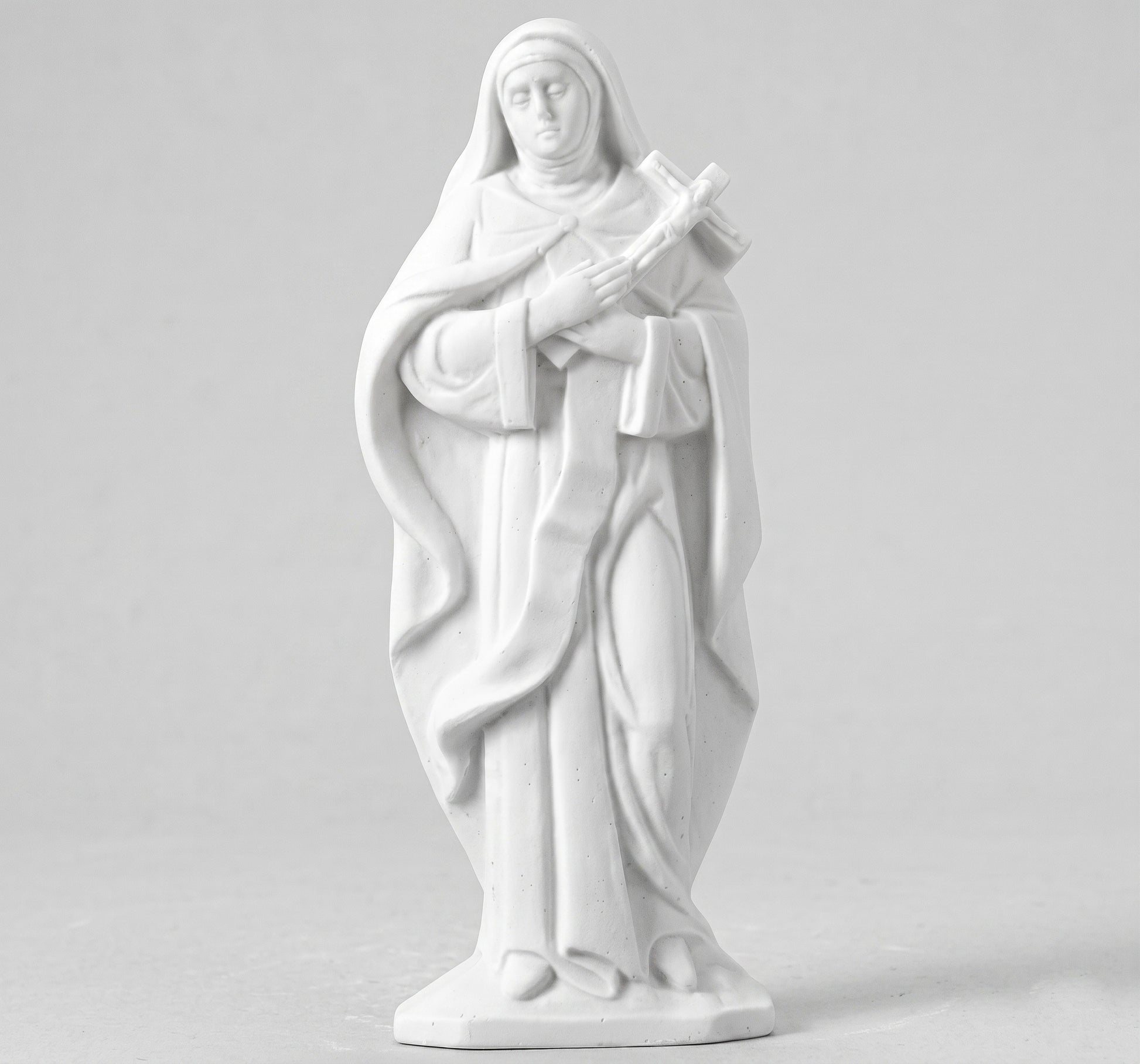 Compra la figura de Santa Teresa en marmolina de 31 cm. Una pieza de artesanía religiosa de alta calidad, perfecta para altares, hogares o colecciones.