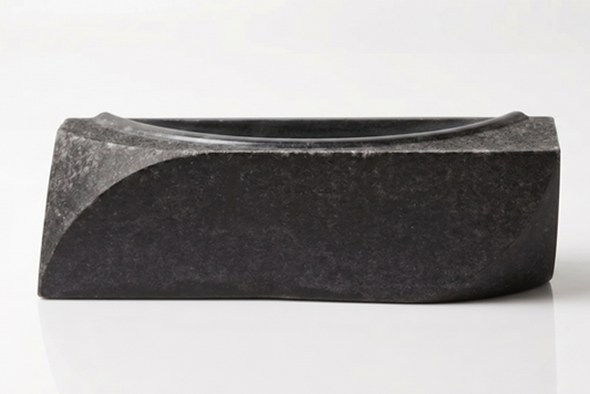 Jardinera de 36 cm para lápida de nicho en exclusivo granito negro intenso. Máxima durabilidad, brillo elegante y resistencia. Envío inmediato a domicilio.