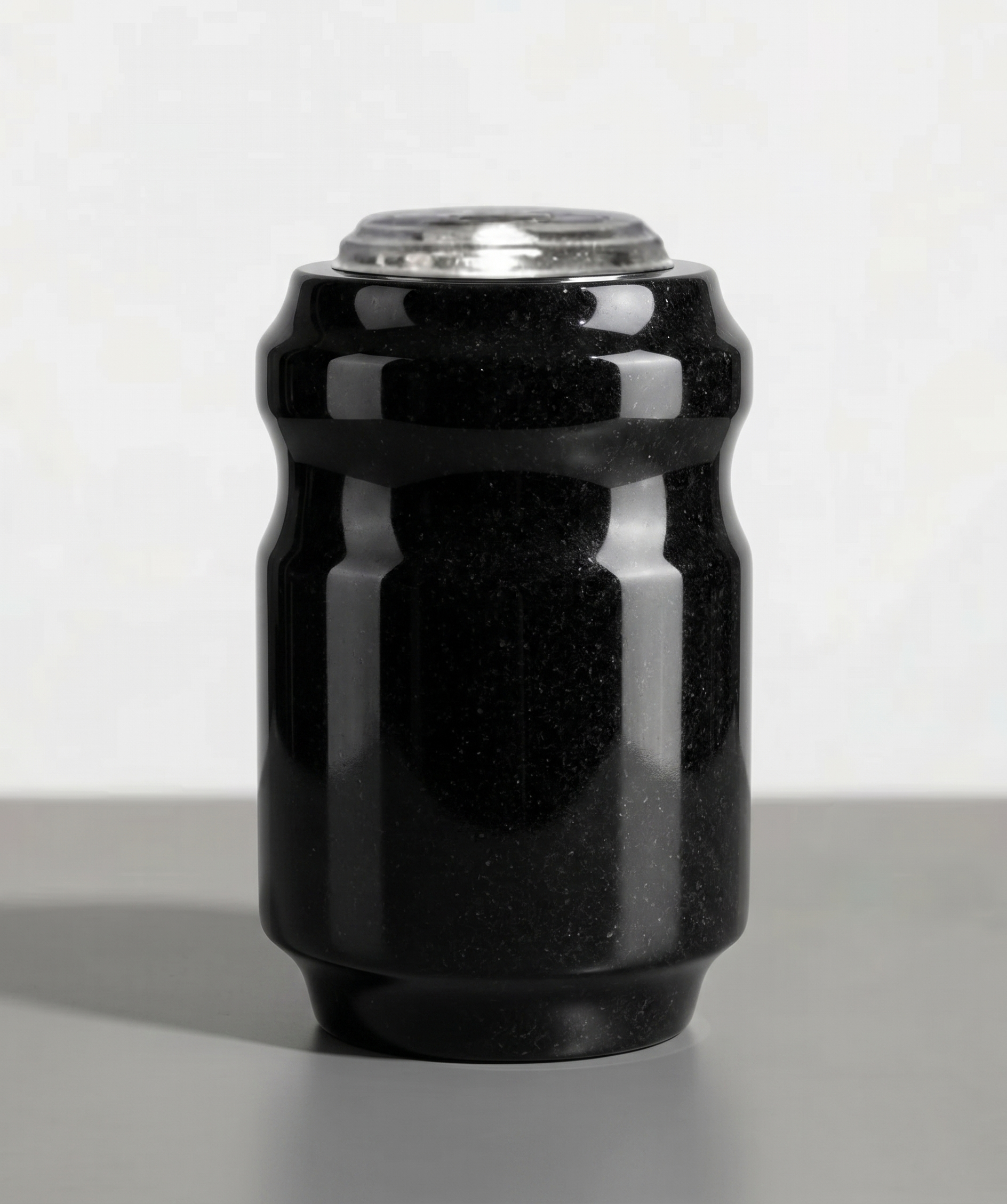 Jarrón de granito de 24 cm con diseño clásico y elegante para sepulturas. Máxima estabilidad, durabilidad y resistencia al clima exterior. ¡Compra el tuyo aquí!
