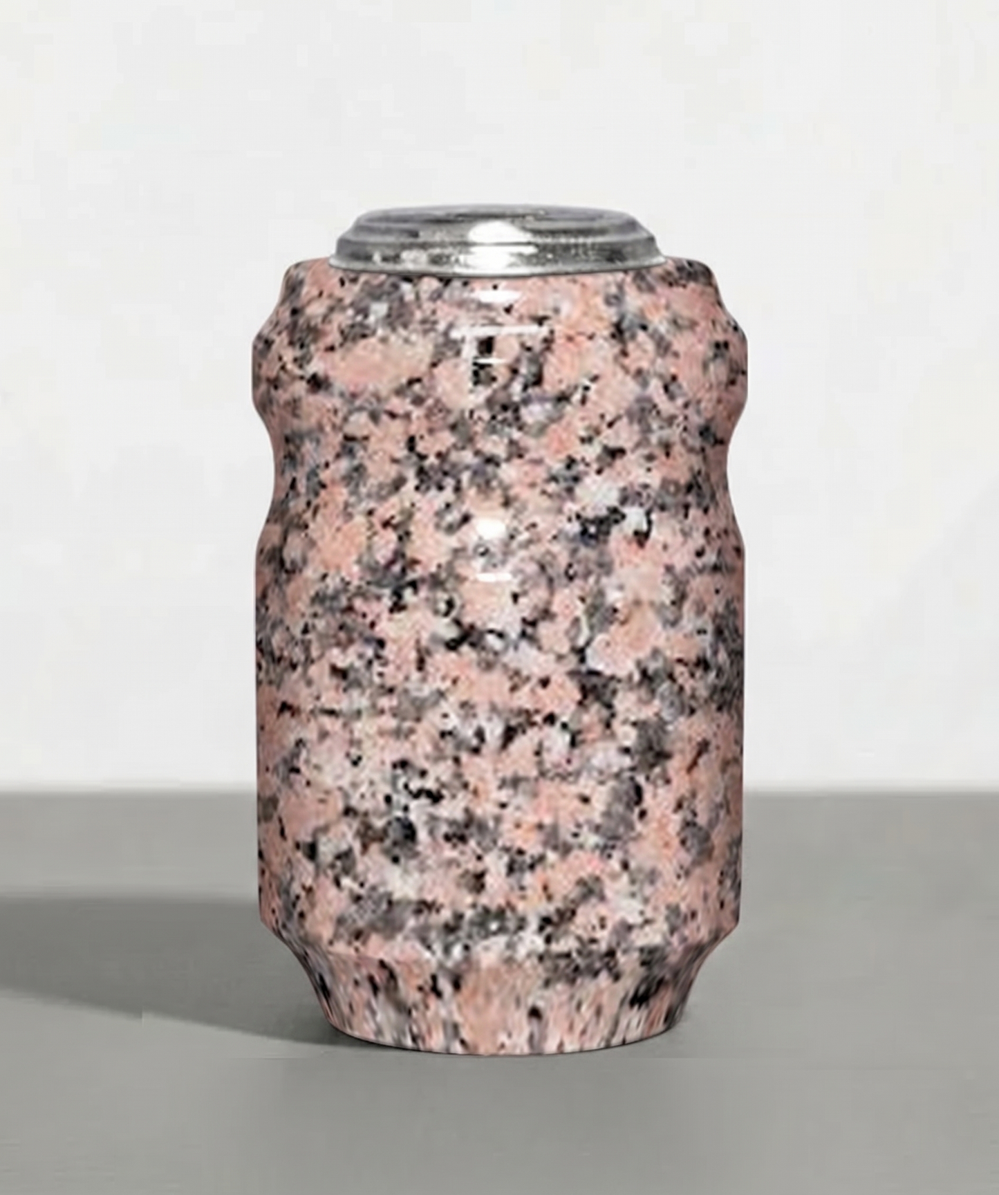 Jarrón de granito de 24 cm con diseño clásico y elegante para sepulturas. Máxima estabilidad, durabilidad y resistencia al clima exterior. ¡Compra el tuyo aquí!