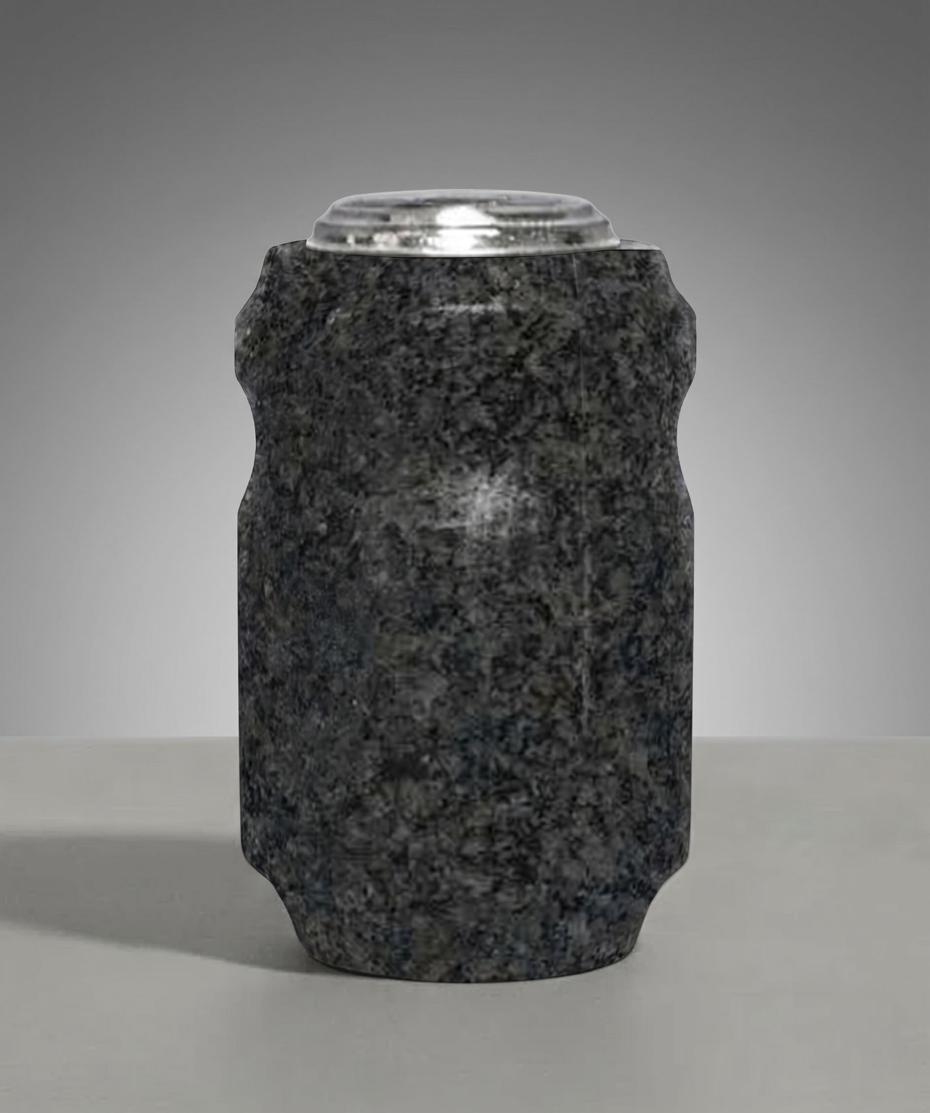 Jarrón de granito de 24 cm con diseño clásico y elegante para sepulturas. Máxima estabilidad, durabilidad y resistencia al clima exterior. ¡Compra el tuyo aquí!