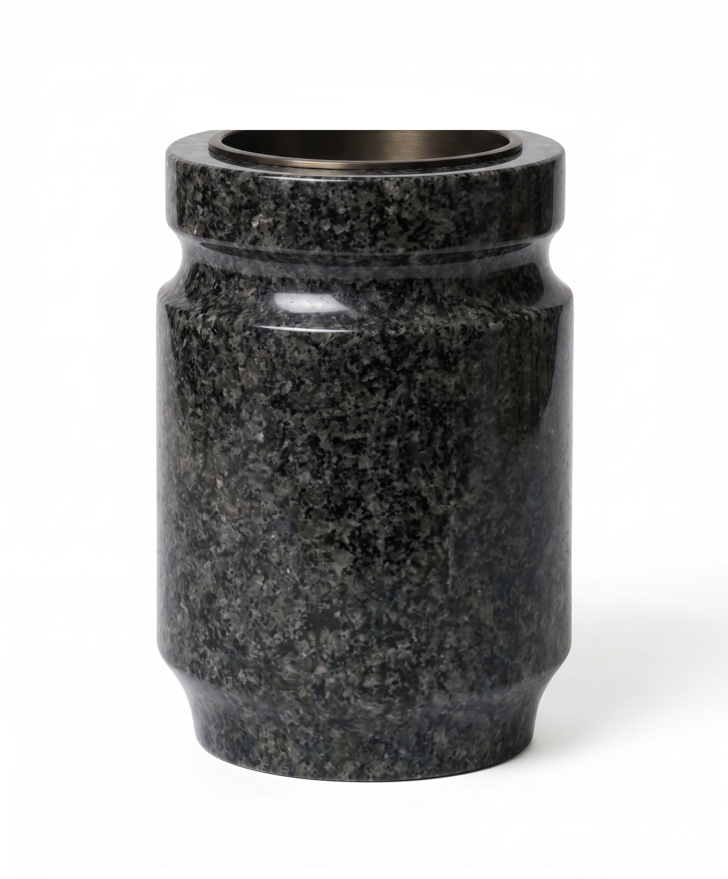 Jarrón 3/4 de granito con acabado clásico para nicho (18x12x10 cm). Mayor capacidad para flores con el fondo idóneo para lápidas. Envío rápido a toda España.
