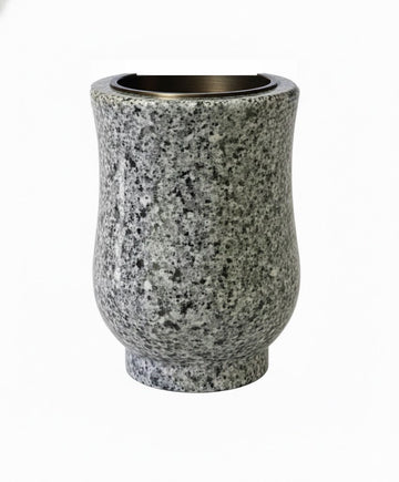 Jarrón 3/4 de granito con acabado copa para nicho (18x12x10 cm). Mayor capacidad para flores con el fondo idóneo para lápidas. Envío rápido a toda España.