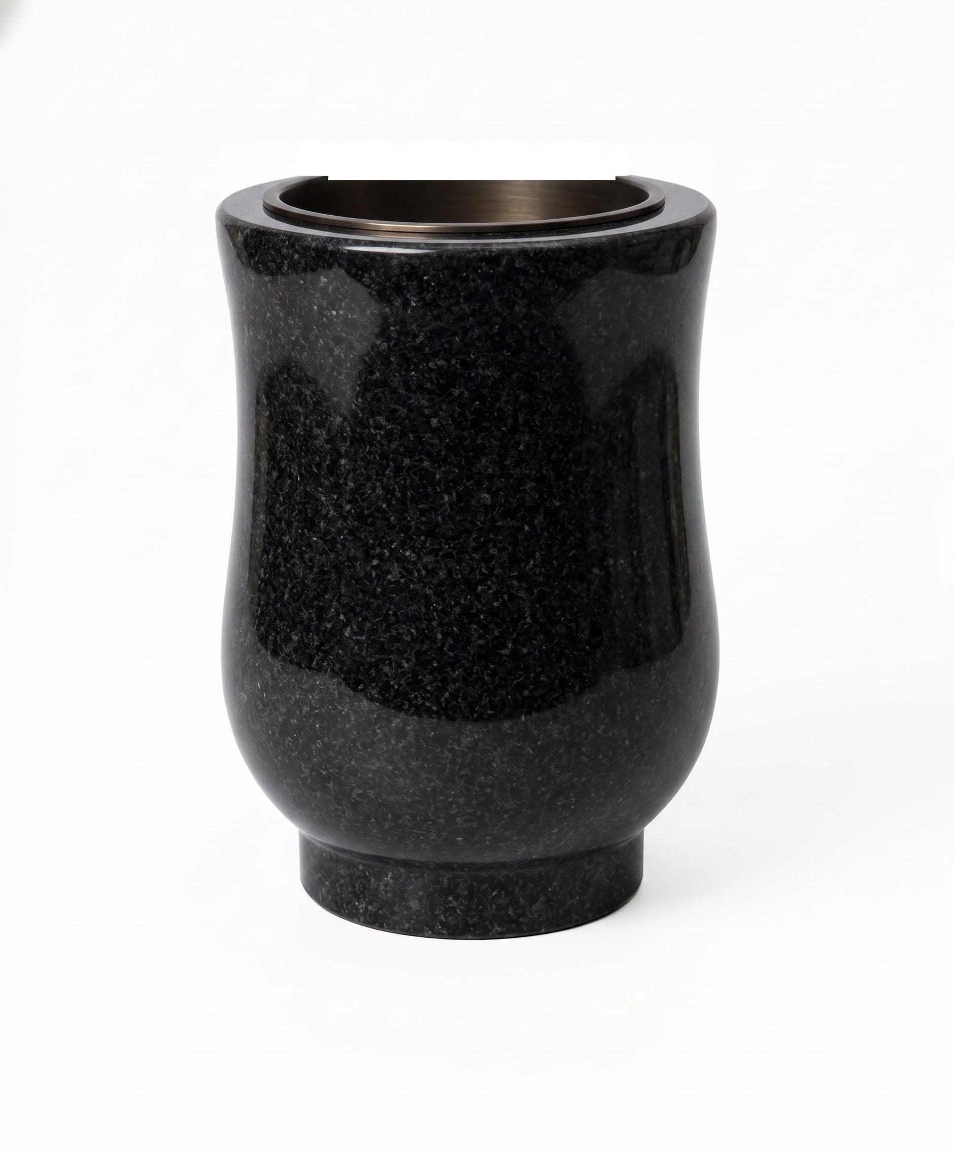Jarrón 3/4 de granito con acabado copa para nicho (18x12x10 cm). Mayor capacidad para flores con el fondo idóneo para lápidas. Envío rápido a toda España.