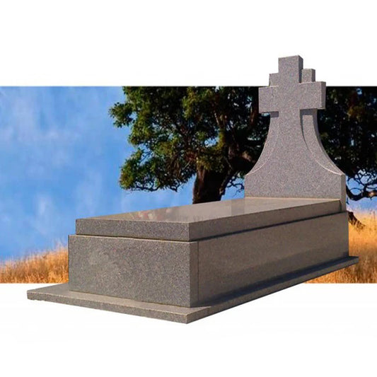 Lápida en granito Gris Quintana modelo tipo Madrid de 12 cm, fabricada a medida para sepultura. Diseño sólido y servicio profesional en Madrid.