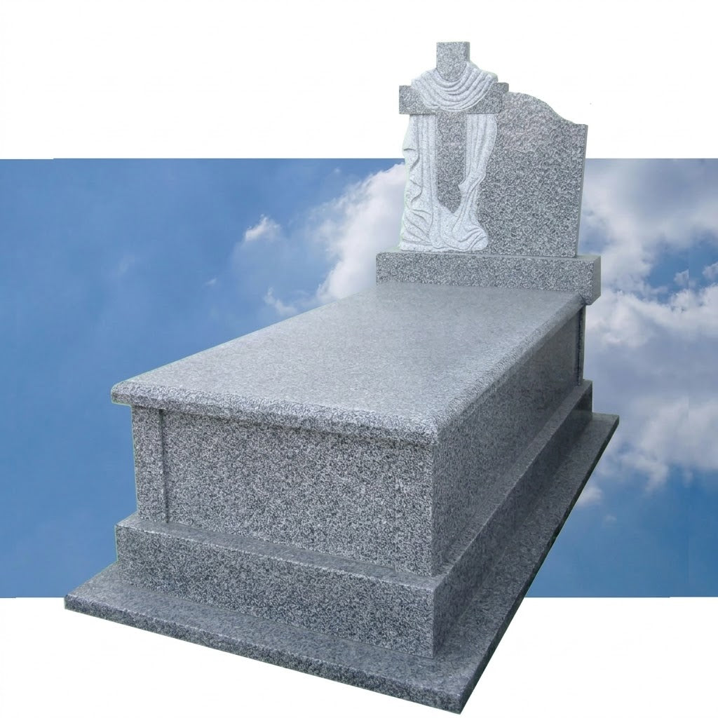 Lápida en granito nacional con cruz con manto de 6 cm, fabricada a medida para sepultura. Diseño solemne y servicio profesional en Madrid. Madrid