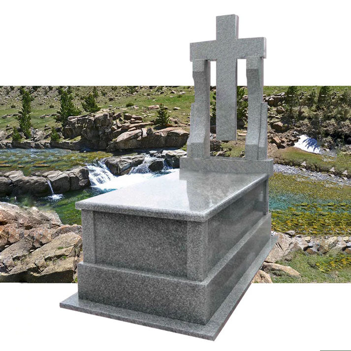 Lápida en granito gris nacional con cruz suspendida de 8 cm, fabricada a medida para sepultura. Diseño elegante y servicio profesional en Madrid.