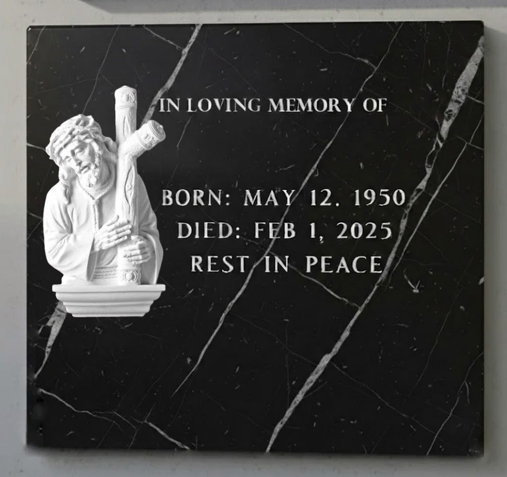 El Cristo del Gran Poder modelo MR 6419 de 34 cm está elaborado en mármol sintético