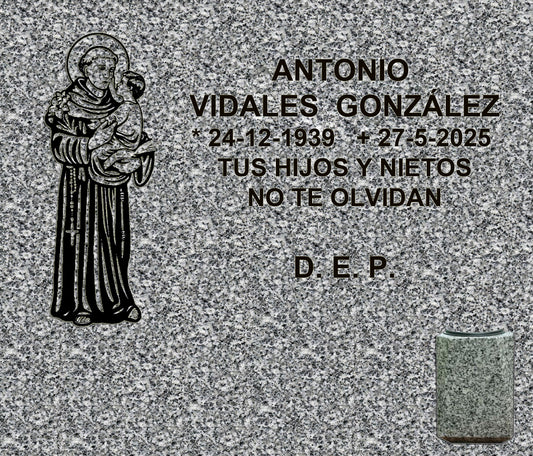 Decoración de Lápida de Nicho San Antonio e Inscripción Grabada y jarrón para flores en Madrid