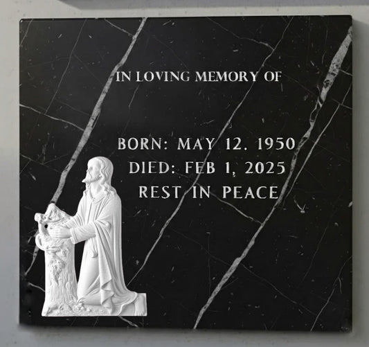 La Oración en el Huerto modelo MR 6265 está elaborada en mármol sintético de 43 cm