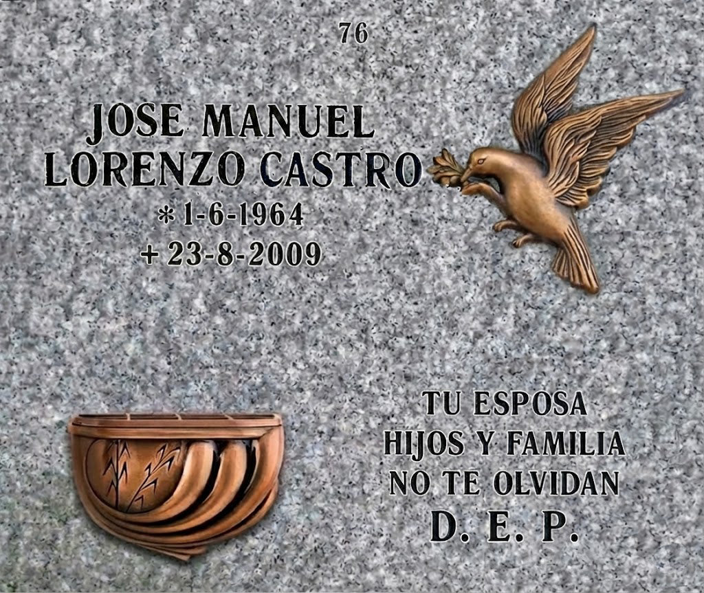 Decoración de Lápida de Nicho con Paloma de la Paz, Inscripción Grabada y jardinera de bronce para flores en Madrid