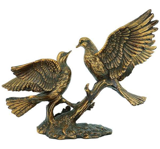 Elegante pareja de palomas en bronce de 26 cm para decoración de lápidas y nichos. Símbolo de amor eterno y paz. Alta resistencia al exterior y acabado artesanal.