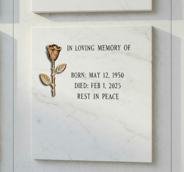 El Capullo de Rosa BR 1342 está elaborado en latón de alta calidad y diseñado especialmente para la decoración de lápidas y monumentos funerarios