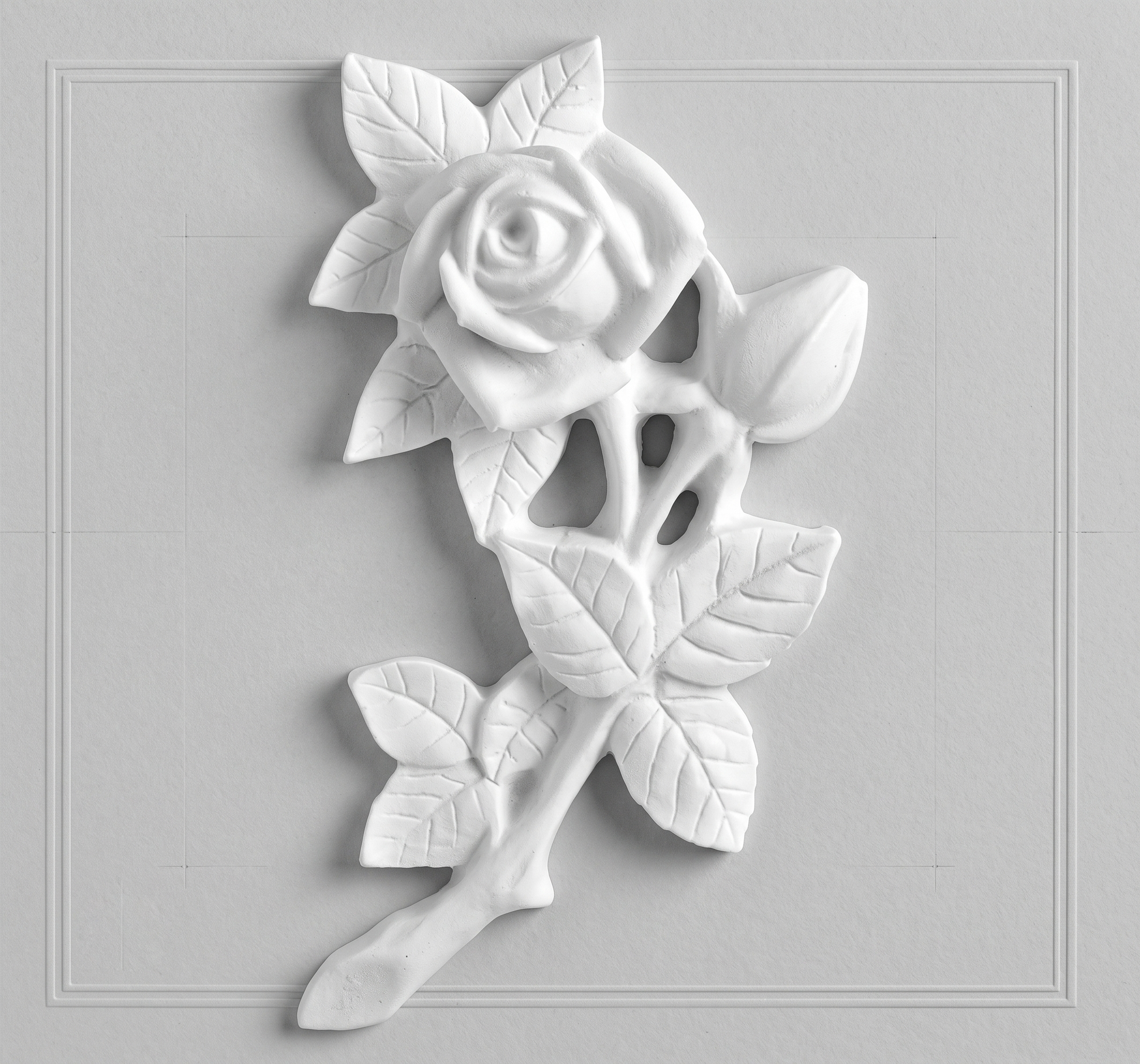 La rosa decorativa MR 6540 es una pieza ornamental de gran realismo y delicadeza, diseñada específicamente para el embellecimiento de lápidas y nichos. Fabricada en mármol sintético de alta calidad, esta pieza combina la estética clásica del mármol con una durabilidad superior, siendo totalmente resistente a la intemperie, los rayos UV y los cambios de temperatura.