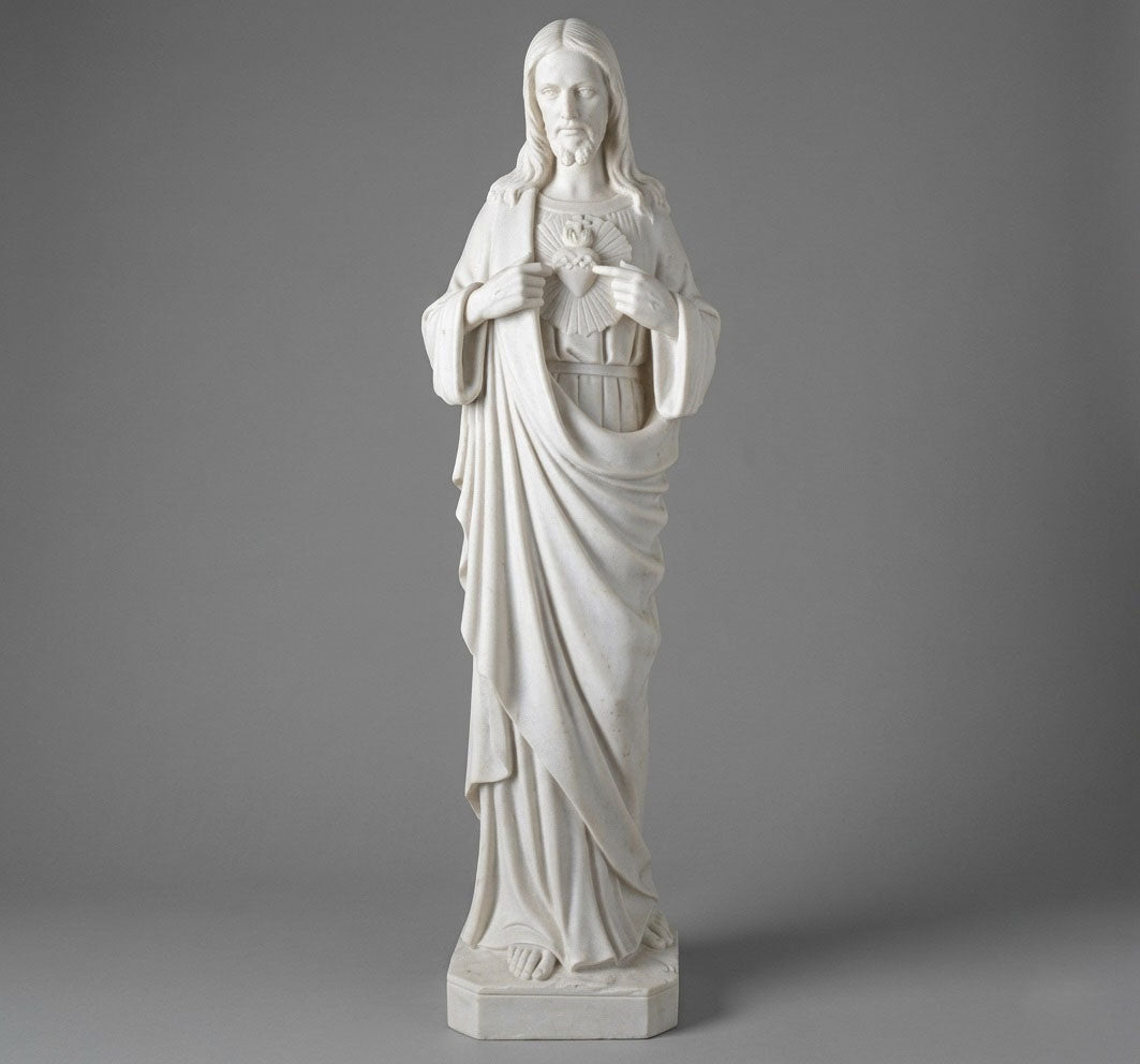 Adquiera esculturas del Sagrado Corazón de Jesús en marmolina. Disponibles desde 20 hasta 122 cm. Acabado premium resistente a la intemperie  Calidad artística ideal para exterior y cementerios.