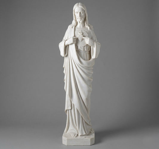 Adquiera esculturas del Sagrado Corazón de Jesús en marmolina. Disponibles desde 20 hasta 122 cm. Acabado premium resistente a la intemperie  Calidad artística ideal para exterior y cementerios.