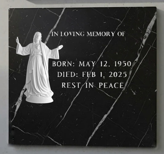 El Corazón de Jesús modelo MR 6090 está elaborado en mármol sintético de 39 cm