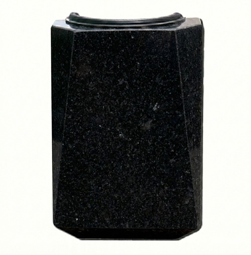 Medio Jarrón Granito con Chaflán para Lápida 18x12x6 cm