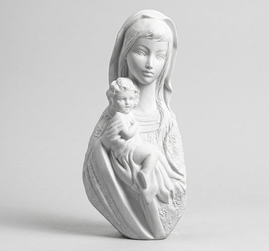 Compra la figura de la Virgen con Niño en marmolina de 36 cm. Relieve plano de alta resistencia exterior, idóneo para lápidas, nichos y panteones. Envío seguro.