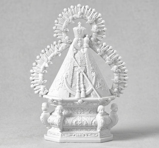 Compra la figura de la Virgen de La Cabeza en marmolina de 34 cm. Relieve plano de alta resistencia exterior, ideal para instalar en lápidas y nichos. Envío seguro.