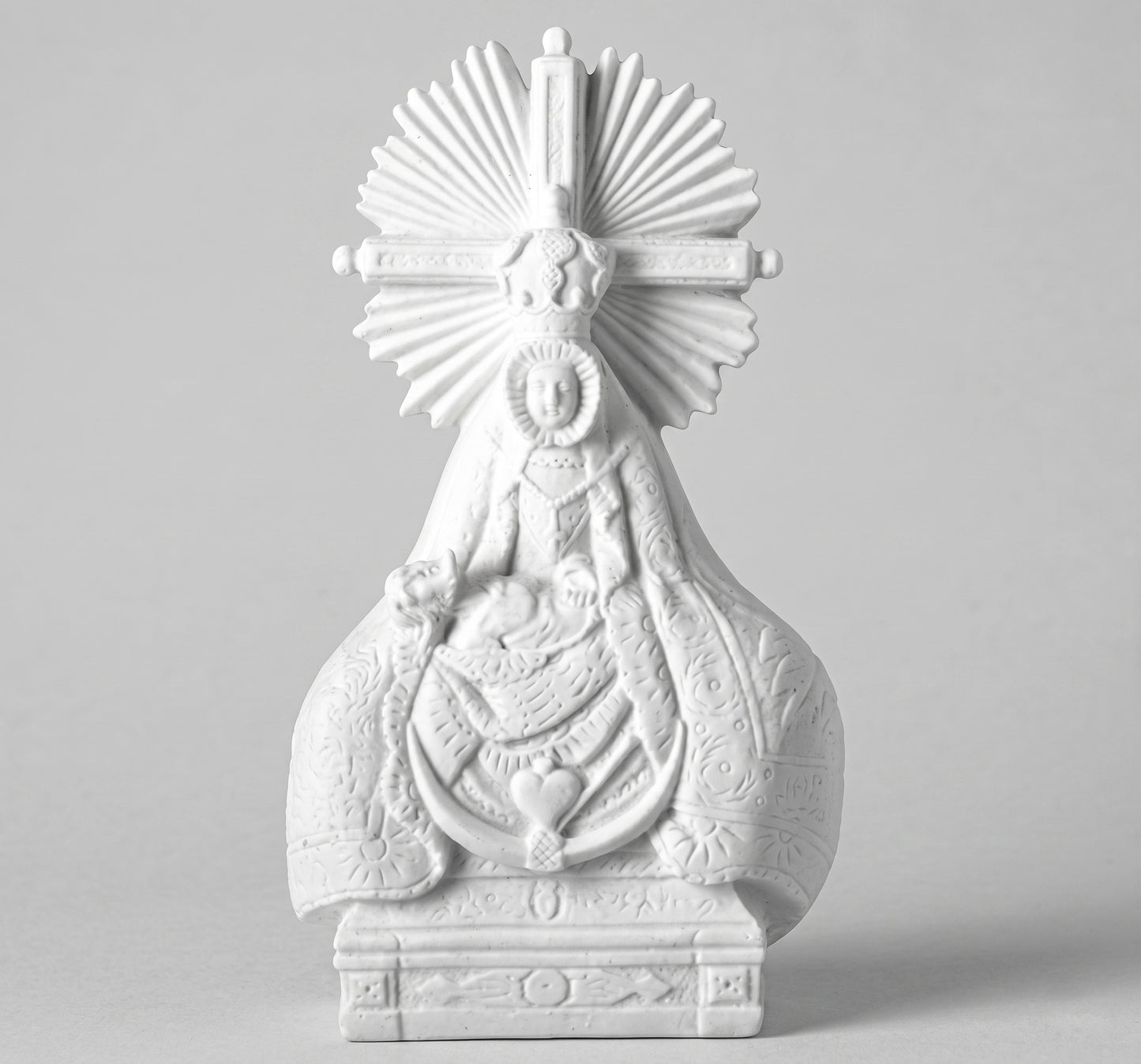 Compra la figura de la Virgen de Las Angustias en marmolina de 28 cm. Una pieza artesanal con un acabado impecable y gran nivel de detalle. ¡Haz tu pedido!
