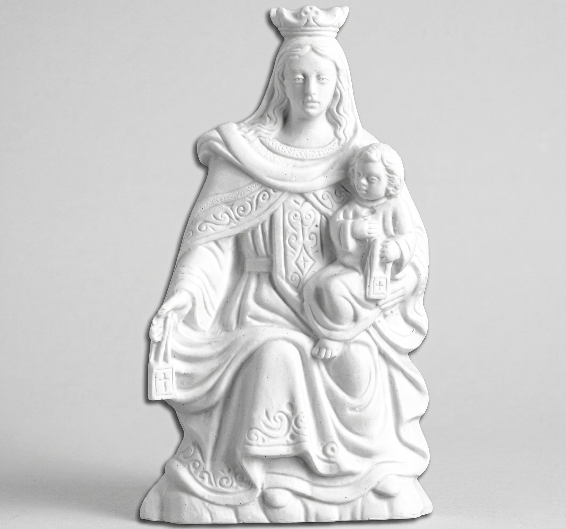Compra la figura de la Virgen del Carmen sentada en marmolina de 32 cm. Relieve plano de gran resistencia exterior, idóneo para lápidas y nichos. Envío seguro.