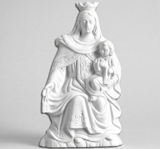 Compra la figura de la Virgen del Carmen sentada en marmolina de 32 cm. Relieve plano de gran resistencia exterior, idóneo para lápidas y nichos. Envío seguro.