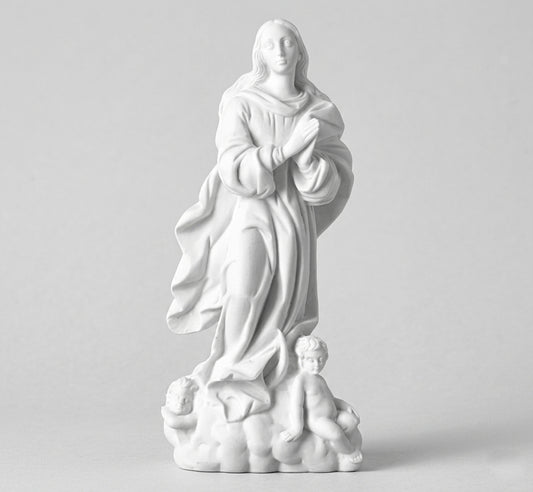 Compra la figura de la Virgen Purísima en marmolina de 36 cm. Relieve plano de alta resistencia exterior, ideal para instalar en lápidas y nichos. Envío seguro.